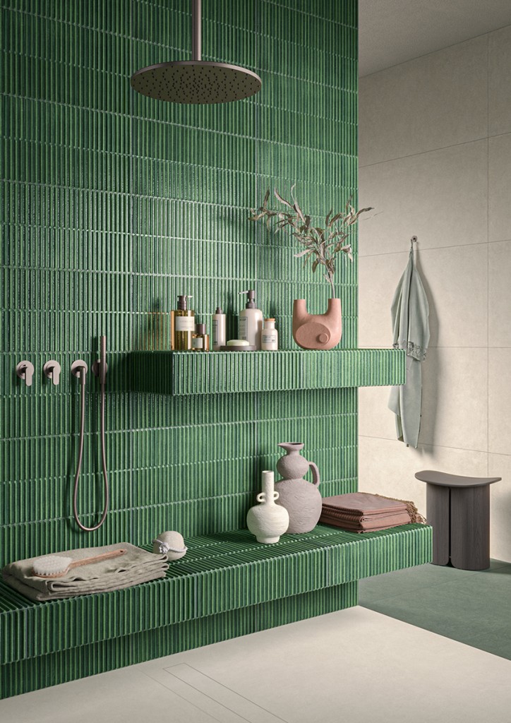 Душевая зона с рельефной стеной от Piemme Ceramiche