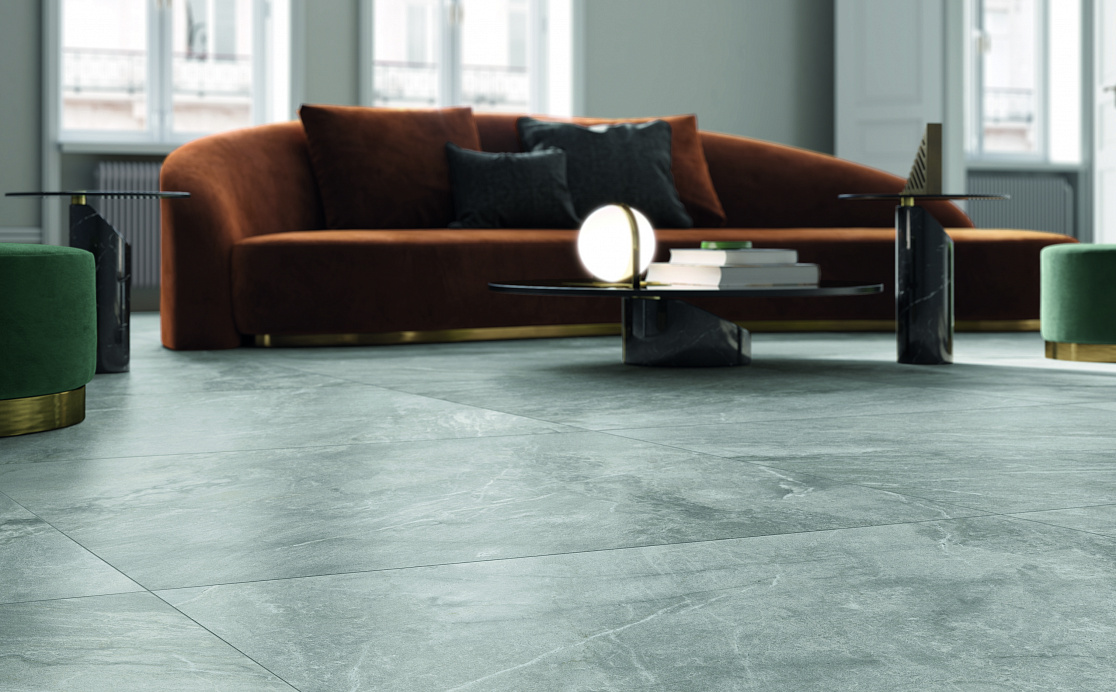 Гостиная с керамогранитом Blue Savoy от Flaviker